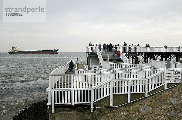 Aussichtsplattform  Hafenbollwerk Alte Liebe  Cuxhaven  Niedersachsen  Deutschland  Europa