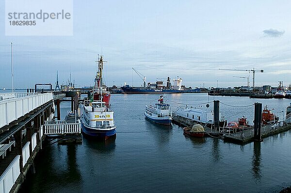 Hafen Alte Liebe  Cuxhaven  Niedersachsen  Deutschland  Europa