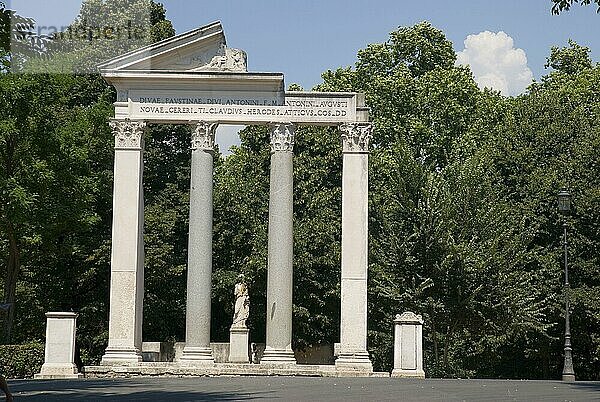 Säulen  Park Villa Borghese  Rom  Italien  Europa