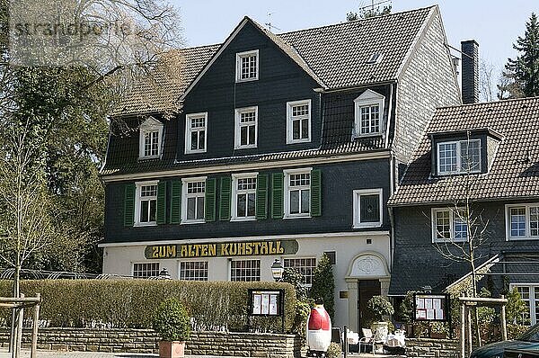 Restaurant 'Zum alten Kuhstall'  Wuppertal  Nordrhein-Westfalen  Deutschland  Schieferhaus  Europa