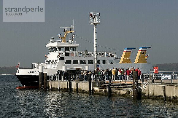 Fährschiff  Ostseebad Laboe  Kieler Bucht  Schleswig-Holstein  Deutschland  Europa