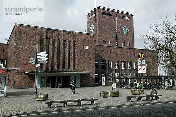 Hauptbahnhof  Oberhausen  Ruhrgebiet  Nordrhein-Westfalen  Deutschland  Europa