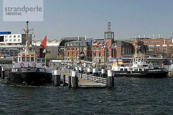 Hafen und Hauptbahnhof  Kiel  Schleswig-Holstein  Deutschland  Bahnhof  Europa