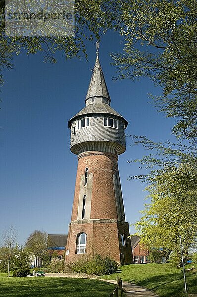 Wasserturm im Schlosspark  Schloss Husum  Nordfriesland  Schleswig-Holstein  Deutschland  Europa