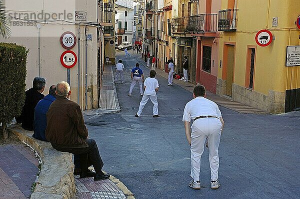 Männer spielen Pelota  Finestrat  Costa Blanca  Spanien  traditionelles Ballspiel  Europa