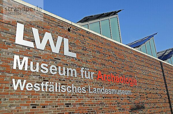 Schriftzug  Landschaftsverband Westfalen-Lippe  LWL Museum für Archäologie  Westfälisches Landesmuseum  Herne  Nordrhein-Westfalen  Deutschland  Europa