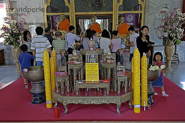 Believer  Wat ChalongTemple  Phuket  Thailand  Gläubige  Wat Chalong Tempel  Asien