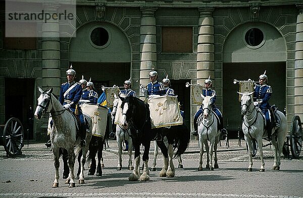 Ablösung der königlichen Wache  Schloss Kungliga  Stockholm  Schweden  Europa