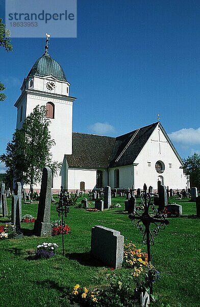 Church and cemetary  Rattvik  Sweden  Kirche und Friedhof  Siljansee  Rättvik  Schweden  Europa