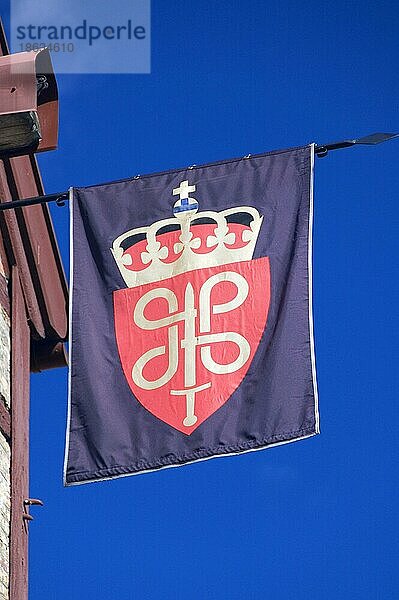 Flagge am Erzbischofspalast  Trondheim  Sor-Trondelag  Norwegen  Europa