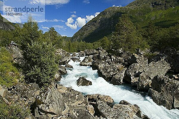 Fluss  Trolllstigveien  Andalsnes  Norwegen  Europa