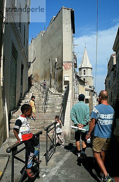 Lane with stairs  Monte des Accoules  Marseille  Provence  Southern France  Gässchen mit Treppe  Cote D'Azur  Südfrankreich  Menschen  people  Mann  man  Kinder  children  ...