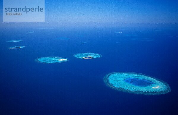 Tropical Islands and atolls  Maldives  Tropische Inseln und Korallenatolle  Malediven  Asien