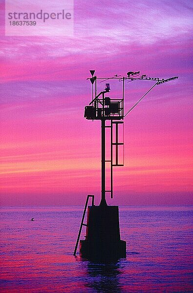 Reef buoy  Red Sea  Egypt  Riffboje  Rotes Meer  Aegpyten  Dämmerung  dusk/twilight/dawn  Silhouette  vertical