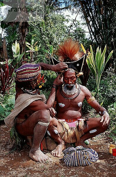 Huli men  Tari  Papua New-Guinea  Huli-Perueckenmaenner  Asia  Menschen  people  Mann  man  Brauchtum  Folklore  custums  traditions  folk_culture  Papua-Neuguinea  Ozeanien