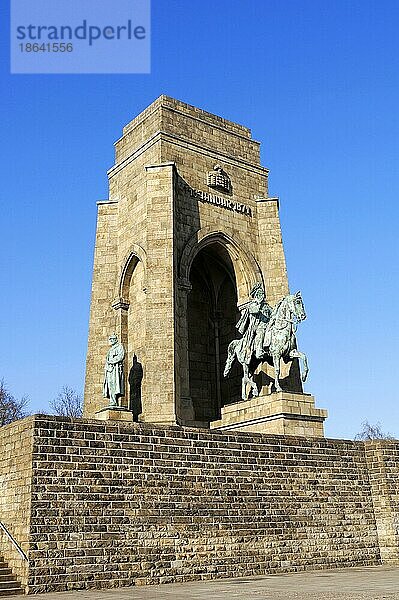Kaiser-Wilhelm-Denkmal  Kaiser-Wilhelm-Reiterstandbild und Graf-von-Moltke-Statue  Hohensyburg  Dortmund  Nordrhein-Westfalen  Deutschland  Europa