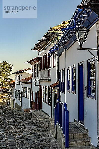 Detail von Straßen und Häusern im Kolonialstil in der alten und historischen Stadt Diamantina in Minas Gerais  Brasilien  Brasilien  Südamerika