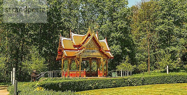Siamesischer Tempel Sala-Thai II im Kurpark Bad Homburg vor der Höhe  Hessen  Deutschland  Europa