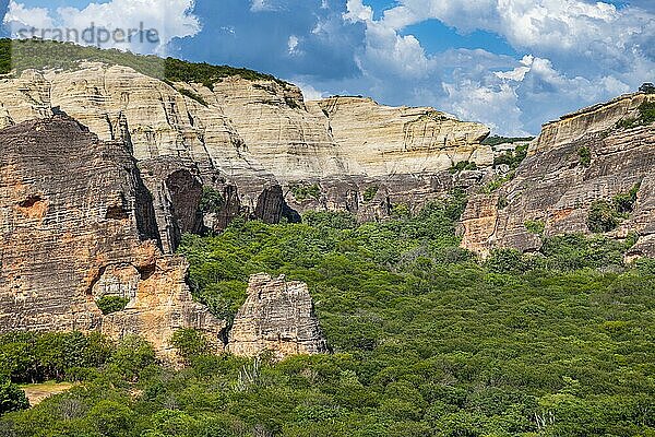 Steinbogen in Pedra Furada  Unesco Stätte Nationalpark Serra da Capivara  Piaui  Brasilien  Südamerika