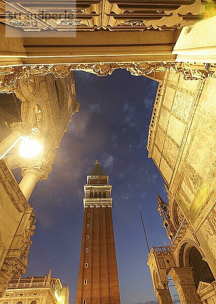 Campanile  Dogenpalast  Basilica di San Marco  Venedig  Italien  Europa