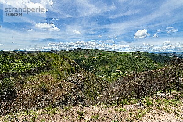 Berglandschaft  Unesco Stätte El Fuerte de Samaipata  präkolumbische archäologische Stätte  Departement Santa Cruz  Bolivien  Südamerika