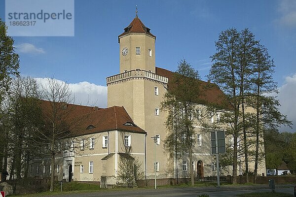 Im Schloss Spremberg im Ortskern von Spremberg befinden sich die Kreisbibliothek des Landkreises Spree-Neisse und das Niederlausitzer Heidemuseum. Niederlausitz  Spremberg  Brandenburg  Deutschland  Europa