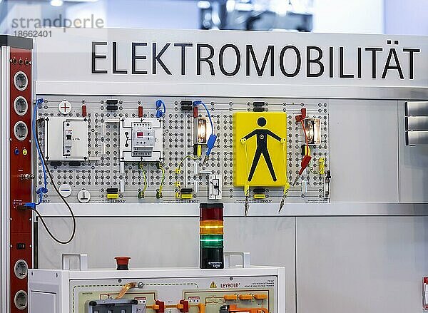 Elektromobilität  Symbolfoto  Elektronik Baukasten  Elektrizität und Schaltung  Deutschland  Europa