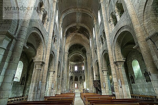Nevers. Das Innere der Kirche Saint Etienne. Romanische Kirche. Departement Nievre. Bourgogne Franche Comte. Frankreich