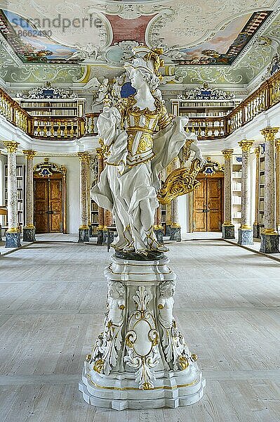 Bibliothek des Klosters Ottobeuren  Statue der Pallas Athene  Göttin der Weisheit  Benediktinerabtei  Allgäu  Bayern  Deutschland  Europa