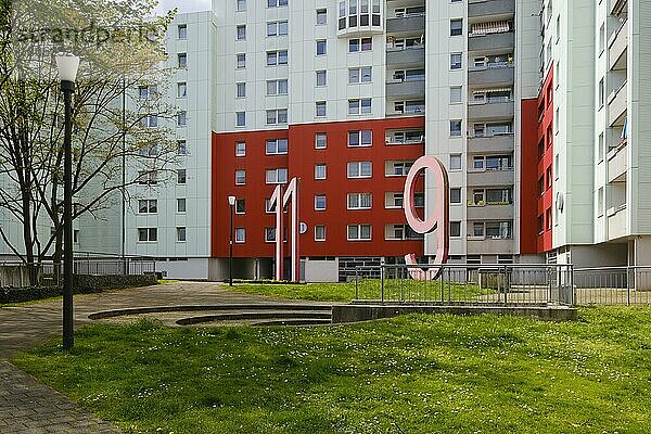 Hausnummern vor der Großwohnsiedlung am Clarenberg  Hörde  Dortmund  Nordrhein-Westfalen  Deutschland  Europa