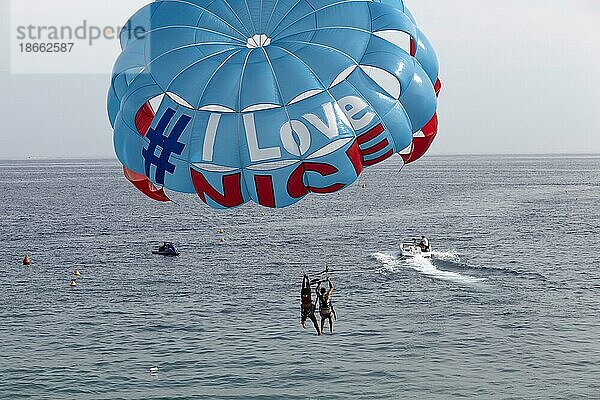 Parasailing in Nizza  Côte d'Azur  Frankreich  Europa