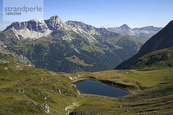 Der Riedingsee mit Gipfel des Mosermandl (2680 m)  Lungau  Land Salzburg Österreich