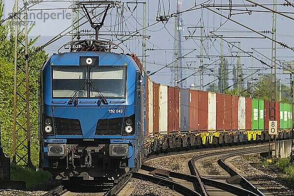 Güterzug mit Containern  Lokomotive Siemens Smartron  Stuttgart  Baden-Württemberg  Deutschland  Europa