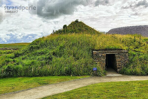 Eingang in prähistorisches Haus  Ausgrabungen in Skara Brae  jungsteinzeitliche Siedlung  Mainland  Orkney Inseln  Schottland  Großbritannien  Europa