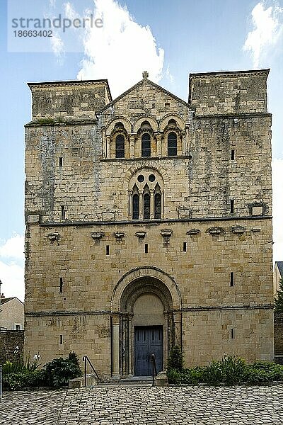 Nevers. Fassade der Kirche Saint Etienne. Romanische Kirche. Departement Nievre. Bourgogne Franche Comte. Frankreich