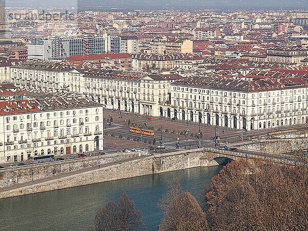 Luftaufnahme der Stadt Turin  Italien  Europa