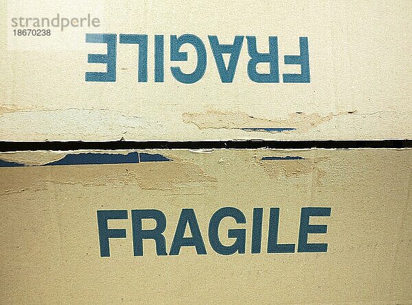 Fragile Tag auf Paket