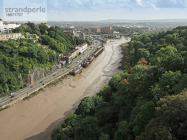 Avonschlucht in Bristol  Straße  Verkehr  Stadt  Großbritannien  Europa