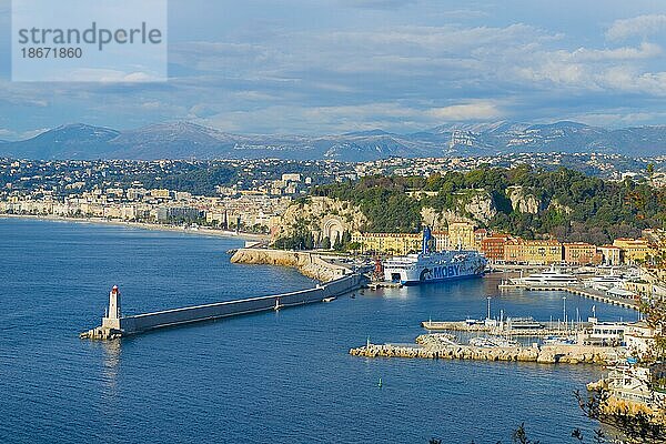 Panoramablick über Nizza und die Küste  Nizza  Provence Alpes Côte d'Azur  Frankreich  Europa