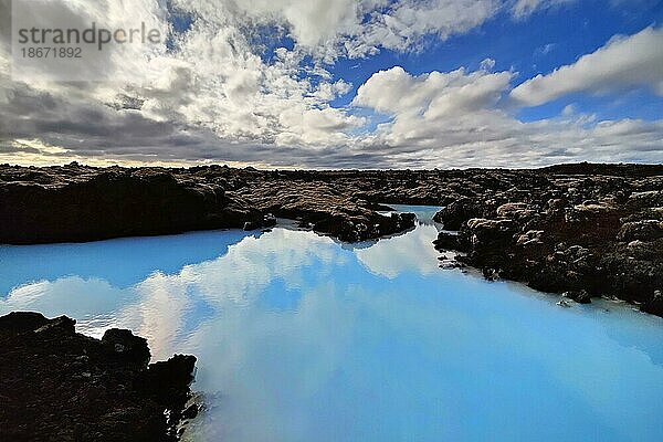 Kleiner See an der Blauen Lagune im Lavafeld Illahraun  Bláa Lónid  Reykjanes  Südwest-Island  Island  Europa