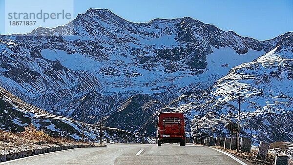 4x4 Campervan  Großglocknergruppe  Hohen Tauern  Alpenhauptkamm  Großglockner Hochalpenstraße  Österreich  Europa