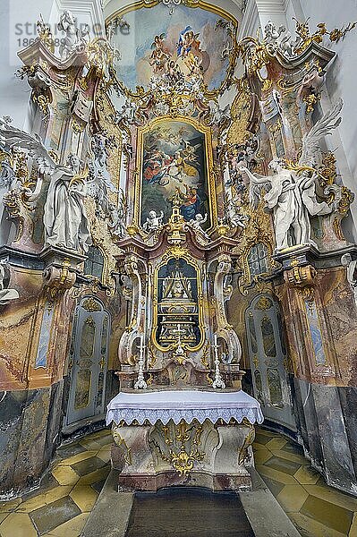Seitenaltar  Kloster Ottobeuren  Benediktinerabtei  spätbarocke Basilika St. Alexander und St. Theodor um 1750  Allgäu  Bayern  Deutschland  Europa