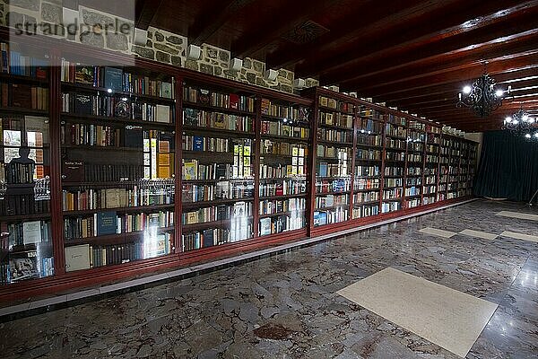 Bibliothek  Burg St. Maria  Zitadelle  Altstadt  Budva  Montenegro  Europa
