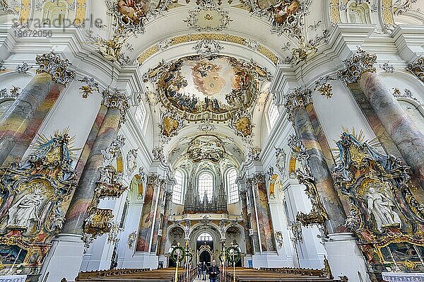 Orgelempore und Deckenfresken  Kloster Ottobeuren  Benediktinerabtei  spätbarocke Basilika St. Alexander und St. Theodor um 1750  Allgäu  Bayern  Deutschland  Europa