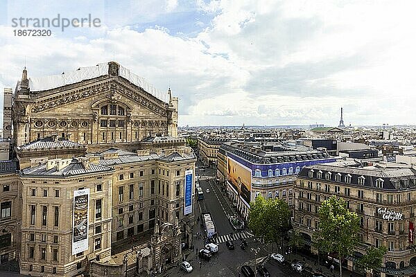 Blick auf die Oper  Galeries Lafayette und Eifelturm  Paris  Frankreich  Europa