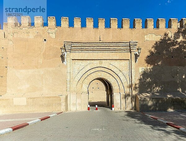 Festungsmauern der Medina  Stadt Taroudant  Sous Tal  Marokko  Nordafrika  Eingangstor Bab Sedra  Afrika