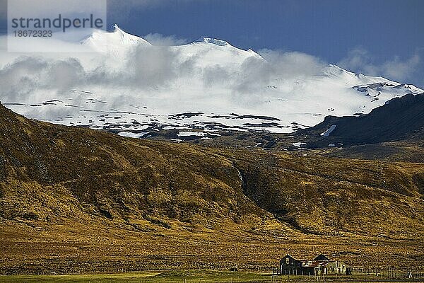 Der Vulkan und Gletscher Snæfellsjökull  Snaefelljökull-Nationalpark  Halbinsel Snæfellsnes  Westisland  Vesturland  Island  Europa