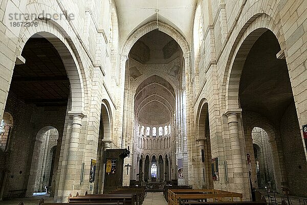 La Charite sur Loire. Departement Nievre. Kapitelle und Säulen der Kirche Notre Dame  die UNESCO Weltkulturerbe wurde. Bourgogne Franche Comte. Frankreich