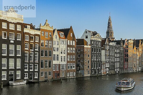 Häuserfassade  typisch  Amsterdam  Hauptstadt der Niederlande  Holland  Westeuropa