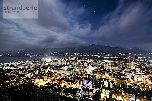 Locarno bei Nacht  Schweiz  Europa
